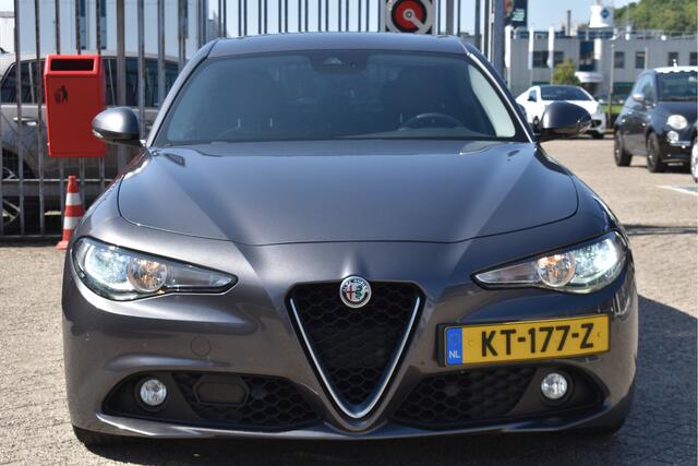 Alfa Romeo GIULIA 2.0T Super 200 pk Sport Pack | NL-Auto | Zéér netjes | Leder | Elekt.stoel | Camera | Navi