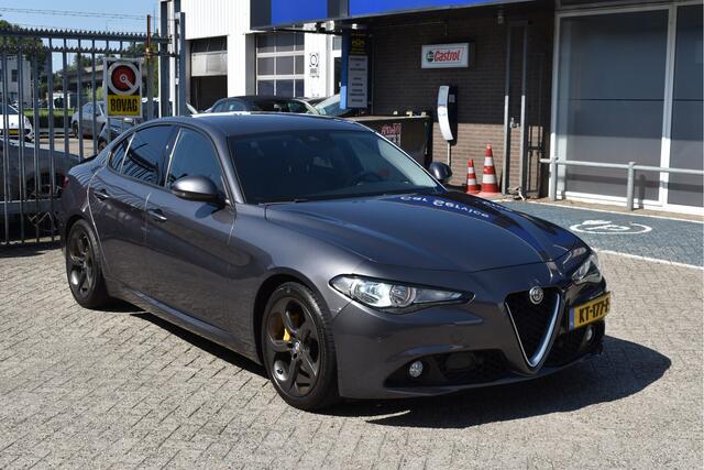 Alfa Romeo GIULIA 2.0T Super 200 pk Sport Pack | NL-Auto | Zéér netjes | Leder | Elekt.stoel | Camera | Navi