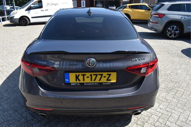 Alfa Romeo GIULIA 2.0T Super 200 pk Sport Pack | NL-Auto | Zéér netjes | Leder | Elekt.stoel | Camera | Navi