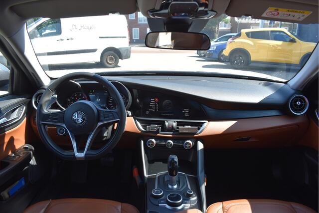 Alfa Romeo GIULIA 2.0T Super 200 pk Sport Pack | NL-Auto | Zéér netjes | Leder | Elekt.stoel | Camera | Navi