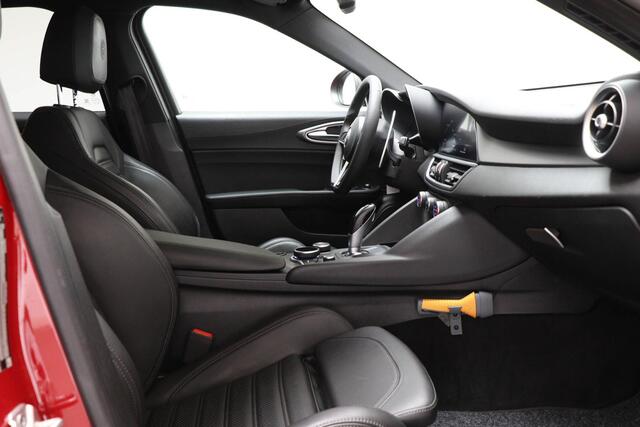 Alfa Romeo GIULIA 2.0T Super | CONVENIENCE / DRIVER ASSISTANCE- PACK | LEDER | STUURVERWARMING | DAB | CAMERA | 18"