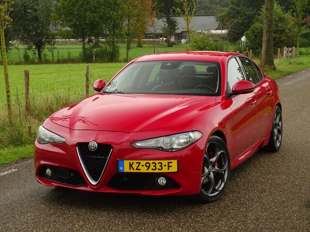 Alfa Romeo GIULIA 2.0T | 310PK | Rosso | Cloverleafs | Verlaagd | Zeer netjes!