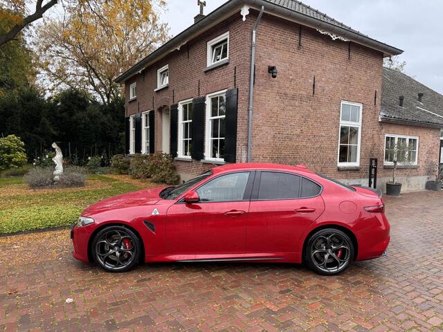Alfa Romeo GIULIA 2.9 V6 Quadrifoglio 570 pk carbon