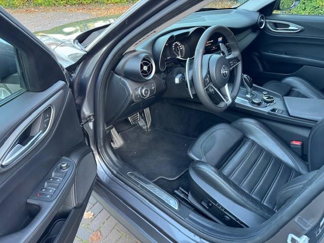 Alfa Romeo GIULIA 2.0T AWD Q4 VELOCE/ACRUISE/NAV/XENON/LED