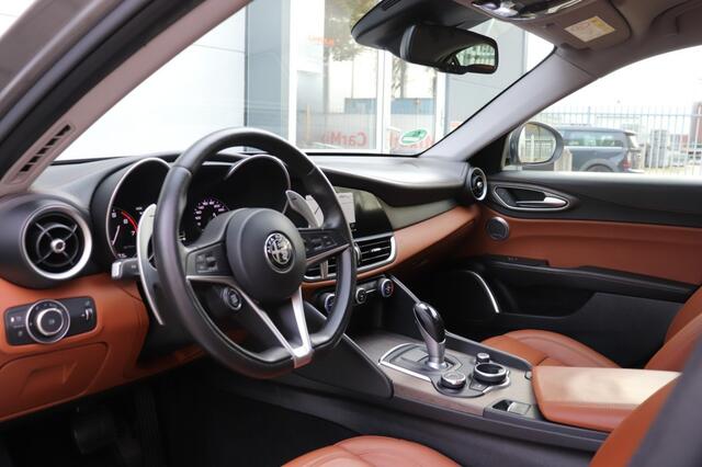 Alfa Romeo GIULIA 2.0T SUPER/ORIG.NL/BI-XENON AD./HARMAN KARDON/LEER/18