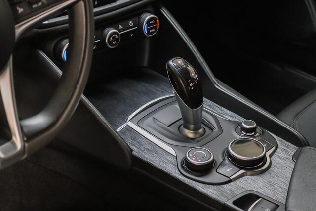 Alfa Romeo GIULIA 2.0T Super 305 PK Lederen bekleding, Afneembare Trekhaak, Memory, Camera