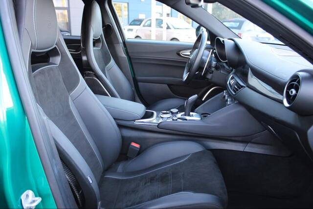 Alfa Romeo GIULIA 2.9 V6 Quadrifoglio 510 PK Carbonstoelen Sportuitlaat Rijassistentie Pakket
