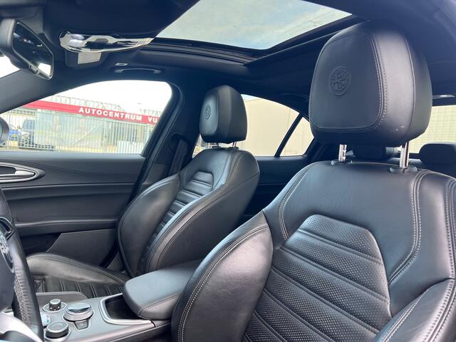 Alfa Romeo GIULIA 2.0T 200pk*Veloce int.*/Leder/Pano-dak/H-Kardon/Trekhaak