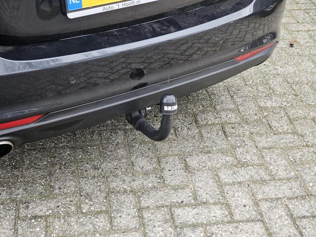 Alfa Romeo GIULIA 2.0T Super / VELOCE INT. / XENON / NAVI / TREKH.