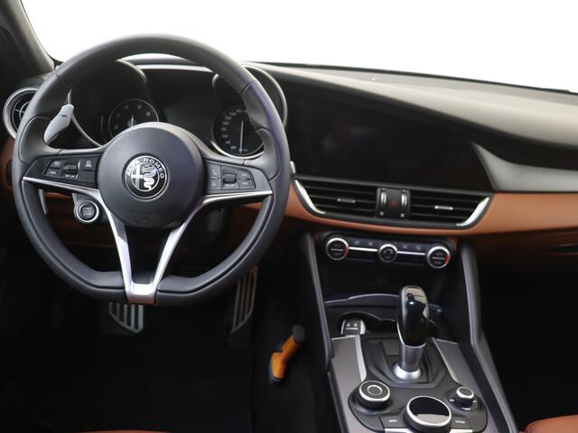 Alfa Romeo GIULIA 2.0T Super | Navigatie | Camera | Lederen bekleding |