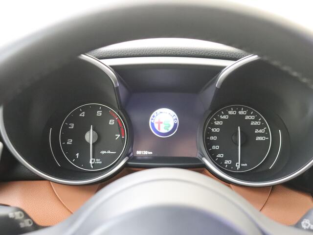 Alfa Romeo GIULIA 2.0T Super | Navigatie | Camera | Lederen bekleding |