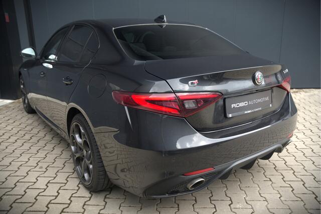 Alfa Romeo GIULIA 2.0 T AWD Veloce Q4 | Harman Kardon | Stuurverwarming | Stoelverwarming | Memory Seat | Keyless | Adaptive Cruise Control | Camera | Navigatie | DNA | Leer | QV Velgen | Elektrische Stoelen | Dodehoek Detectie |