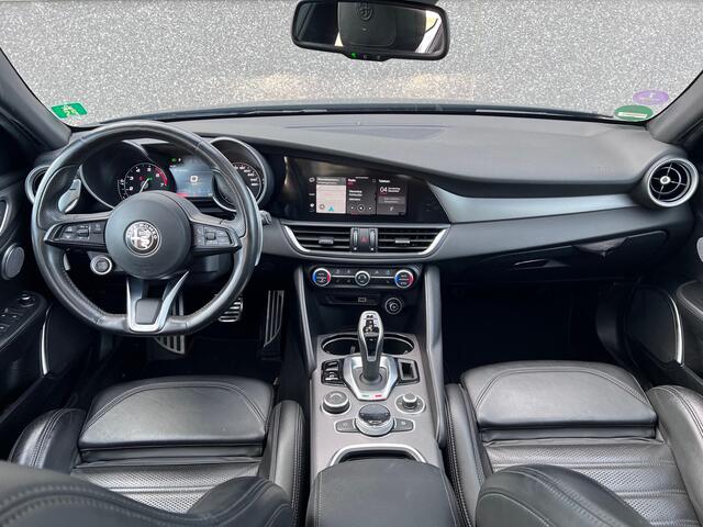 Alfa Romeo GIULIA 2.0T 200pk*Veloce int.*/Leder/Pano-dak/H-Kardon/Trekh./Adaptive