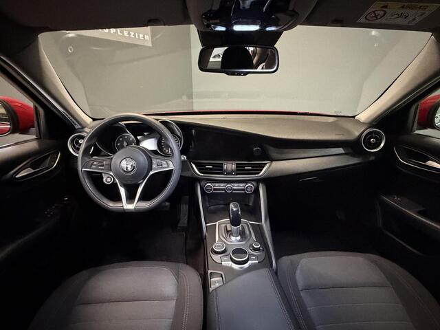 Alfa Romeo GIULIA 2.2 Jtd 180pk AE Automaat 19 Inch L.M. velgen, DAB audio, Navigatie