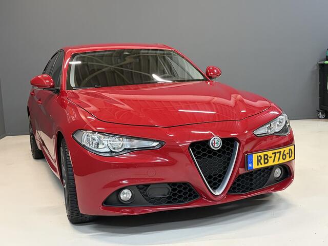 Alfa Romeo GIULIA 2.2 Jtd 180pk AE Automaat 19 Inch L.M. velgen, DAB audio, Navigatie