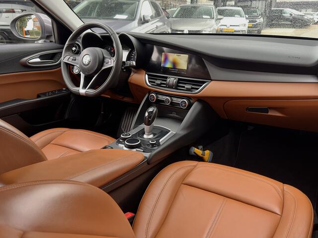 Alfa Romeo GIULIA 2.2 AUT8 SUPER 180PK LEDER NAVI AIRCO LED LMV PDC