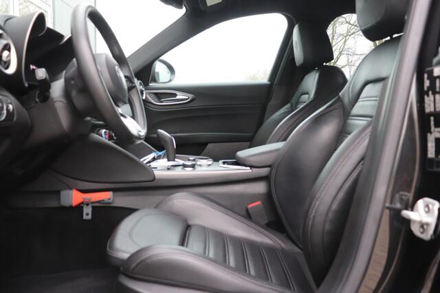 Alfa Romeo GIULIA 2.0T SPRINT/VELOCE.INT/STOEL.STUUR.VERW/ADAP.CRUISE/19