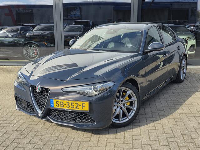 Alfa Romeo GIULIA 2.0T Super + XENON + VOLLEER + SPORTPAKKET + MEMORY