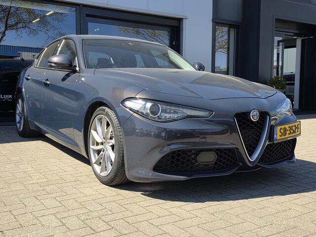 Alfa Romeo GIULIA 2.0T Super + XENON + VOLLEER + SPORTPAKKET + MEMORY