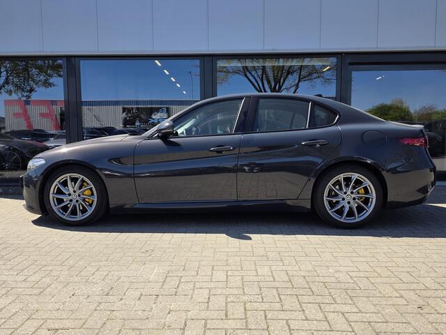 Alfa Romeo GIULIA 2.0T Super + XENON + VOLLEER + SPORTPAKKET + MEMORY