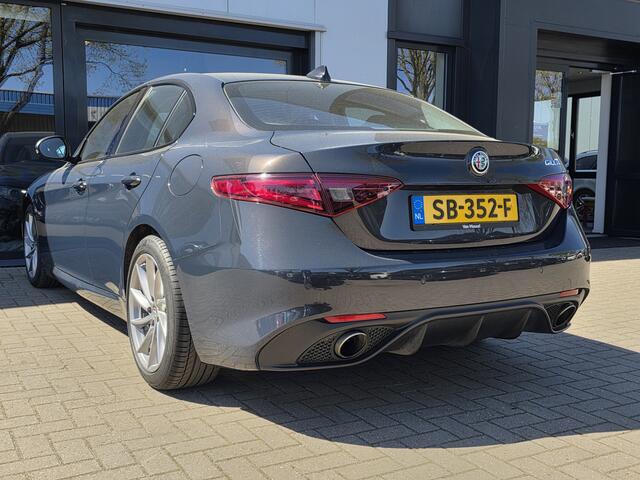 Alfa Romeo GIULIA 2.0T Super + XENON + VOLLEER + SPORTPAKKET + MEMORY