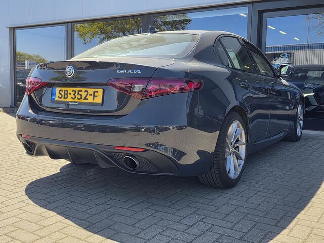 Alfa Romeo GIULIA 2.0T Super + XENON + VOLLEER + SPORTPAKKET + MEMORY