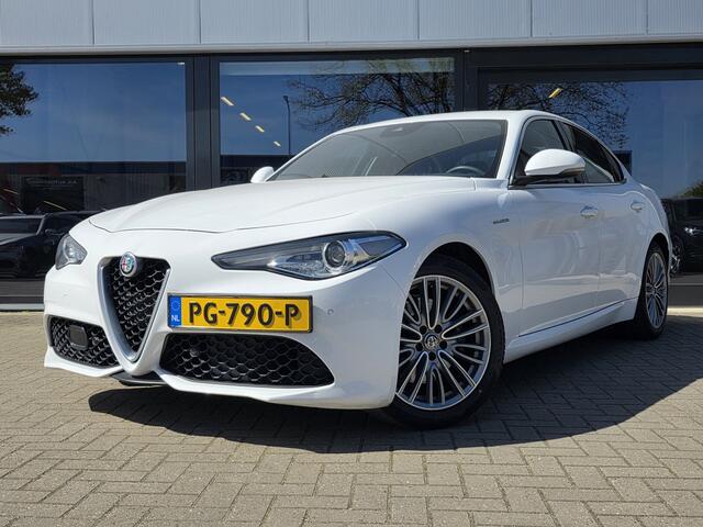 Alfa Romeo GIULIA 2.0 T AWD Veloce + SPORTPAKKET + VOLLEER + XENON + CAMERA + MEMORY