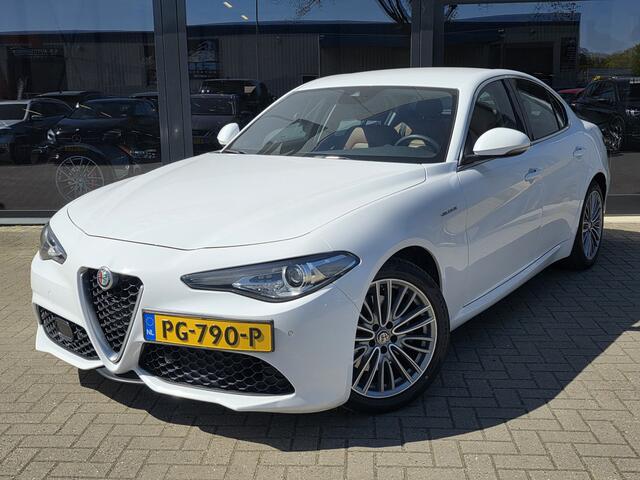 Alfa Romeo GIULIA 2.0 T AWD Veloce + SPORTPAKKET + VOLLEER + XENON + CAMERA + MEMORY