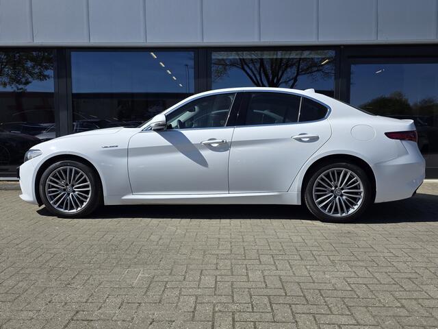 Alfa Romeo GIULIA 2.0 T AWD Veloce + SPORTPAKKET + VOLLEER + XENON + CAMERA + MEMORY