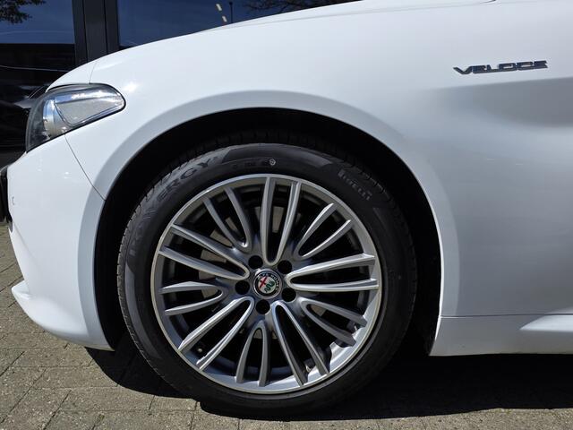 Alfa Romeo GIULIA 2.0 T AWD Veloce + SPORTPAKKET + VOLLEER + XENON + CAMERA + MEMORY