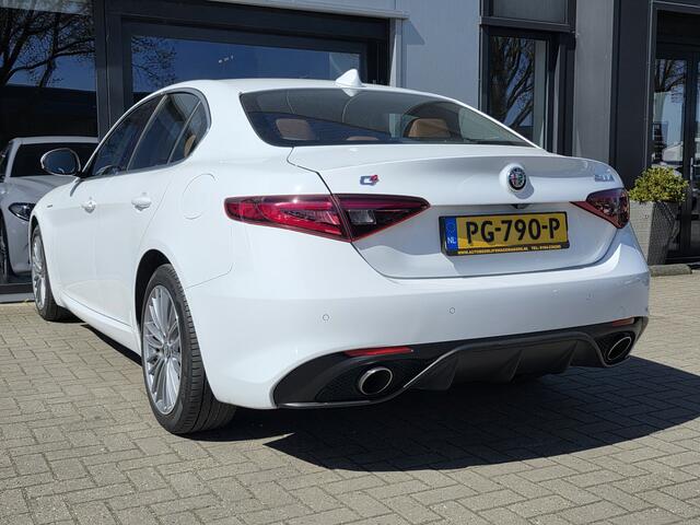 Alfa Romeo GIULIA 2.0 T AWD Veloce + SPORTPAKKET + VOLLEER + XENON + CAMERA + MEMORY