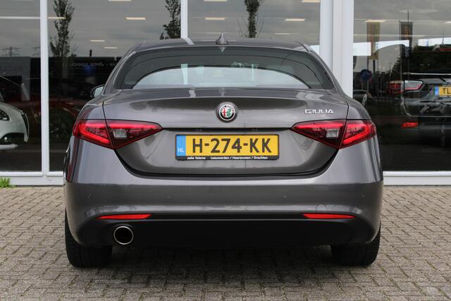 Alfa Romeo GIULIA 2.0T Super | Veloce interieur | Stuur\stoel verwarming | Xenon | Regen\lichtsensor 19" velgen