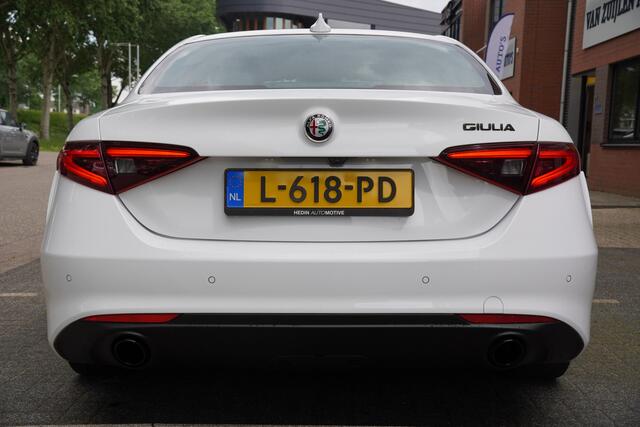 Alfa Romeo GIULIA 2.2 Sprint / BTW / Trekhaak / 18'Inch / Adaptieve Cruise / Carplay / Camera /