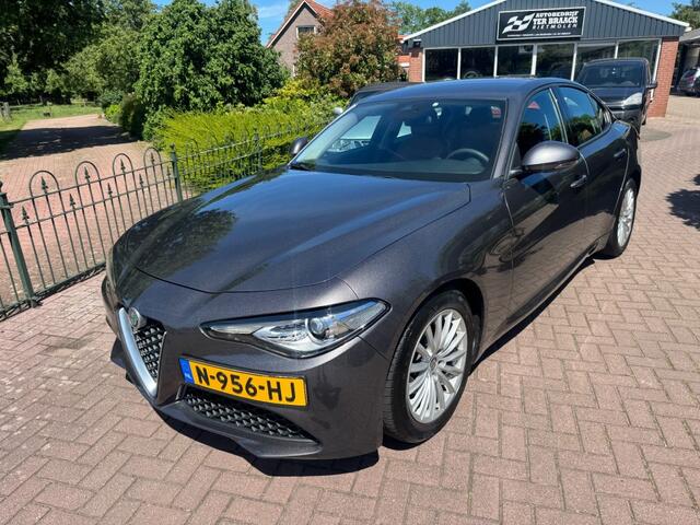 Alfa Romeo GIULIA 2.0T Super 200 PK Automaat *Leder*Keyless*Zeer nette auto