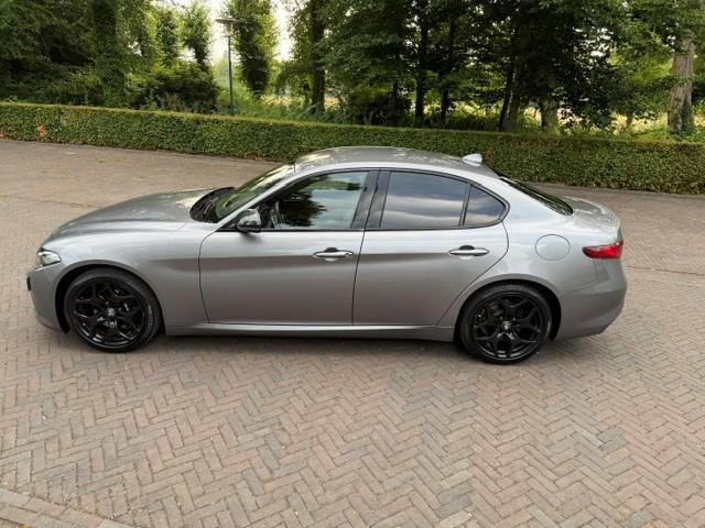 Alfa Romeo GIULIA 2.0T Super/Camera/Leer/Xenon/led/Nav/18inch