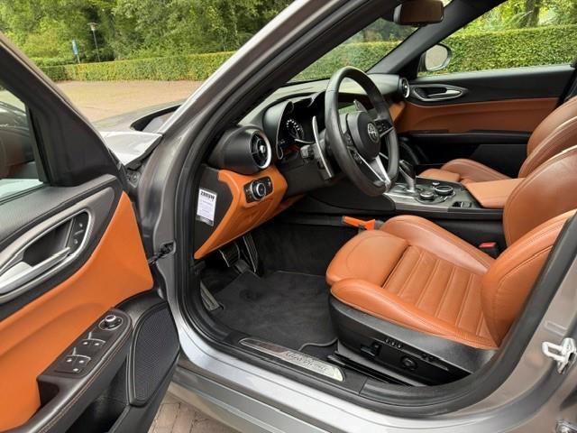 Alfa Romeo GIULIA 2.0T Super/Camera/Leer/Xenon/led/Nav/18inch