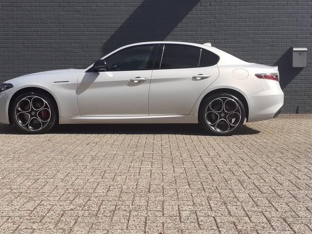 Alfa Romeo GIULIA 2.0 T GME AWD Competizione moonlight grey