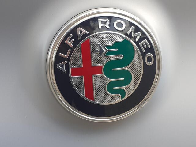 Alfa Romeo GIULIA 2.0 T GME AWD Competizione moonlight grey