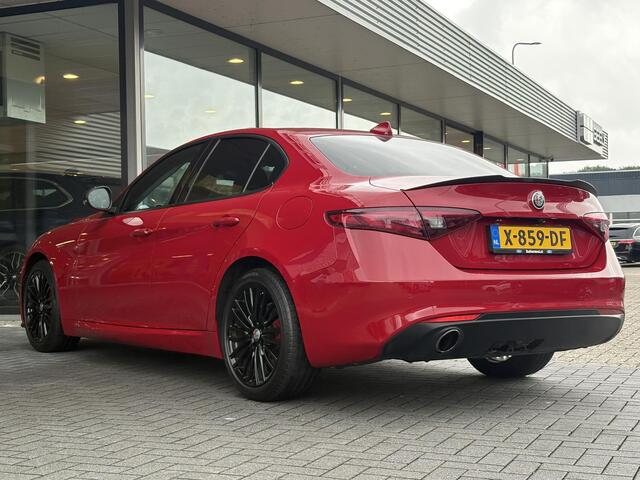 Alfa Romeo GIULIA 2.0T Super 200pk | Afn. Trekhaak | Stoel- & Stuurverwarming | Camera | Adaptive Cruise | Winterset