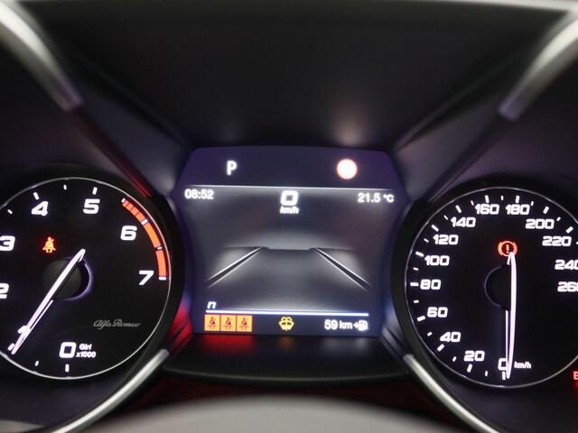 Alfa Romeo GIULIA 2.0T Sprint | Apple Carplay/Android Auto | Lederen Bekleding | Camera | Lichtmetalen Velgen |