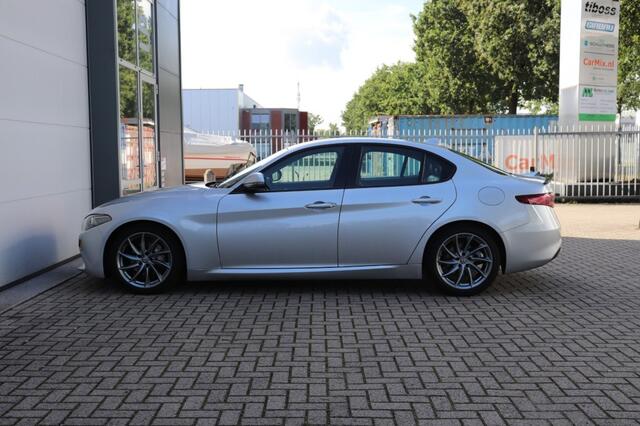 Alfa Romeo GIULIA 2.0T SUPER AUT/ORIG.NL/A.CarPlay/Ad.Cruise/StuurenStoelverw./18inch 114dkm!