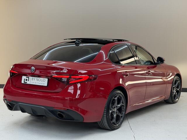 Alfa Romeo GIULIA 2.0 T AWD Veloce, 280Pk, 2017, 1ste eigenaar, Dealer onderhouden, Panoramadak, Sport interieur, 19" Breedset, Climate control, Cruise control, Parkeersensoren, Camera,