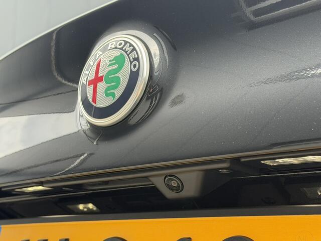Alfa Romeo GIULIA 2.0 T GME AWD Veloce | 19" Velgen | Camera | Navigatie | Stoelverwarming | Apple Carplay/Android Auto | Leder