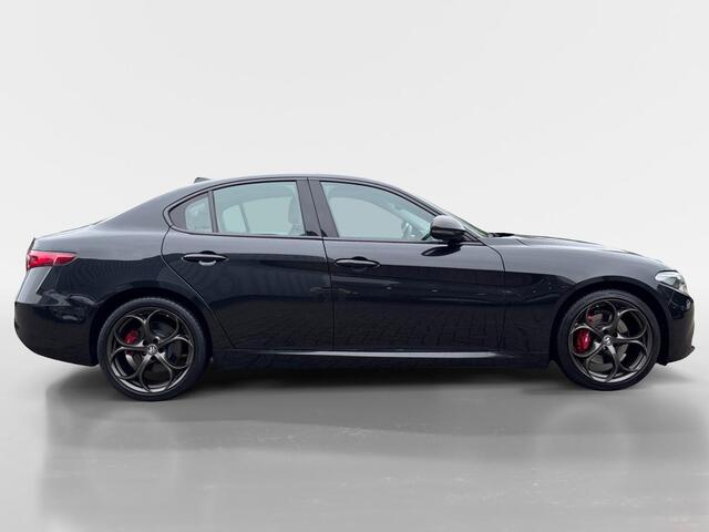Alfa Romeo GIULIA 2.0T B-Tech | 200PK | 19 INCH | AD.CRUISE | CAMERA | STOEL & STUURVERWARMING | CARPLAY |