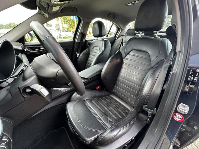 Alfa Romeo GIULIA 2.0T Super / Veloce interieur