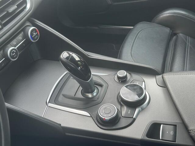 Alfa Romeo GIULIA 2.0T Super / Veloce interieur