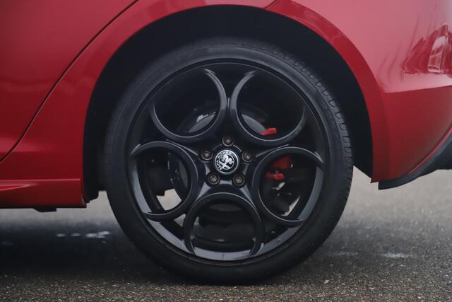 Alfa Romeo GIULIETTA 1.6 JTDm Sport Automaat 18 inch LMV Rosso Alfa Navigatie Clima Cruise Stoelverwarming Parkeersensor