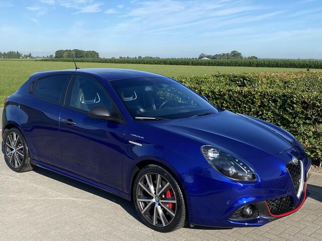 Alfa Romeo GIULIETTA 1.750 Turbo Veloce 65.877 km! Sport stoelen / Navigatie/ Xenon / Bose