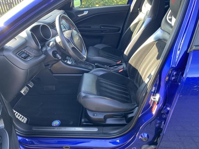 Alfa Romeo GIULIETTA 1.750 Turbo Veloce 65.877 km! Sport stoelen / Navigatie/ Xenon / Bose