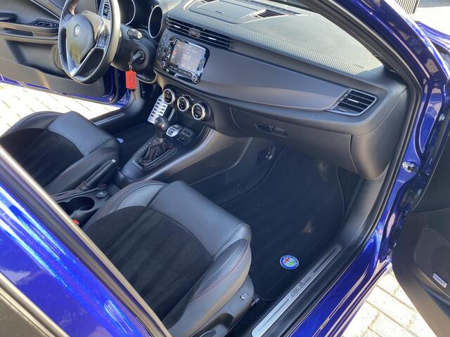 Alfa Romeo GIULIETTA 1.750 Turbo Veloce 65.877 km! Sport stoelen / Navigatie/ Xenon / Bose
